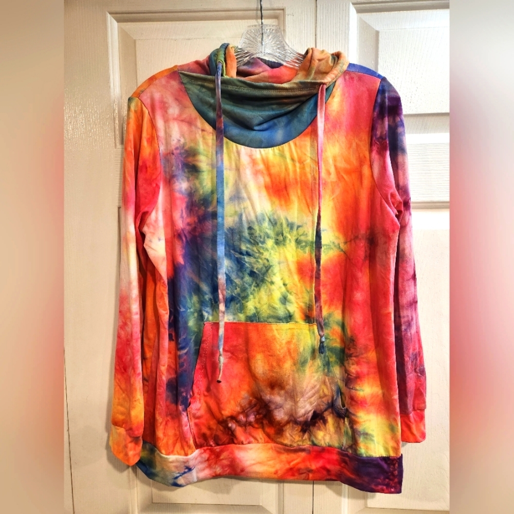 Rainbow tie die pull over, size small, oversized